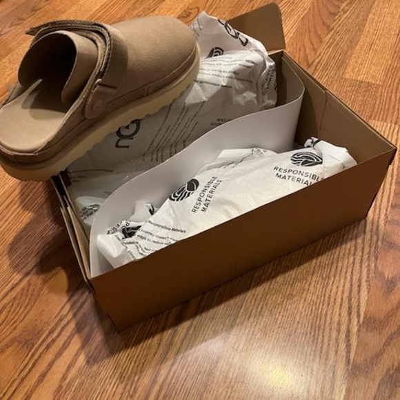 Brand New With Tags & Original Box UGG Women's Goldenstar Slingback Clog Flats - Picture 2 of 9